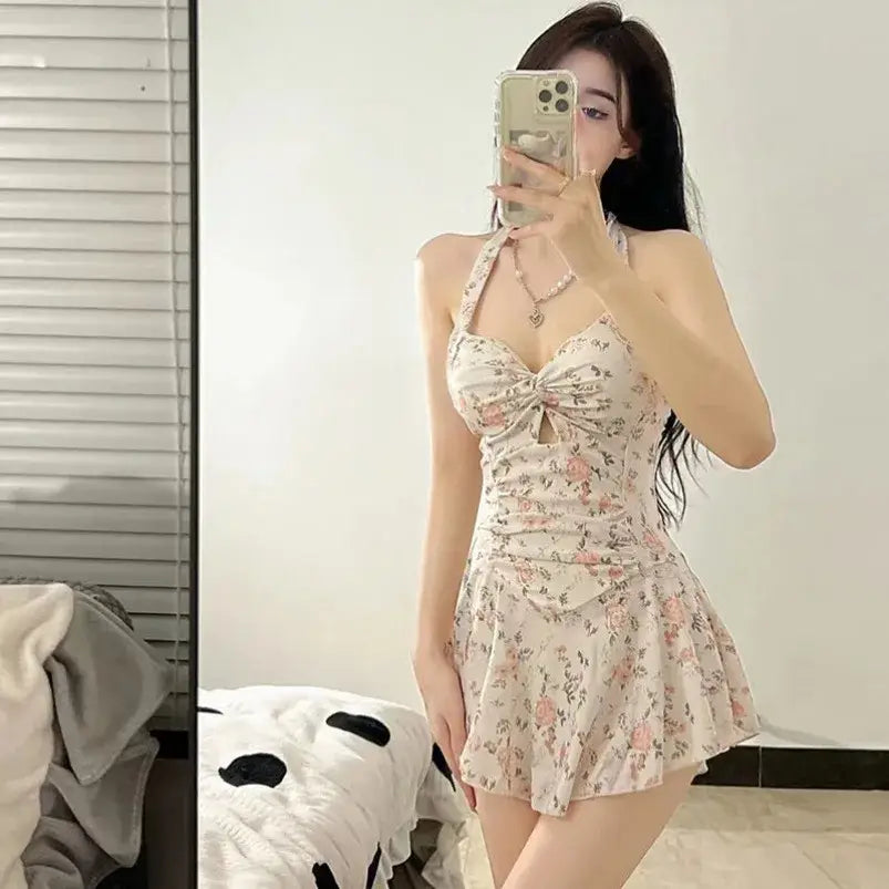 Traje de baño de una pieza con nudo arrugado y estampado floral coreano